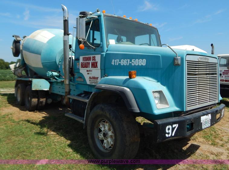image for item G3495 1990 Freightliner FLC112SD 10 yard concrete mixer