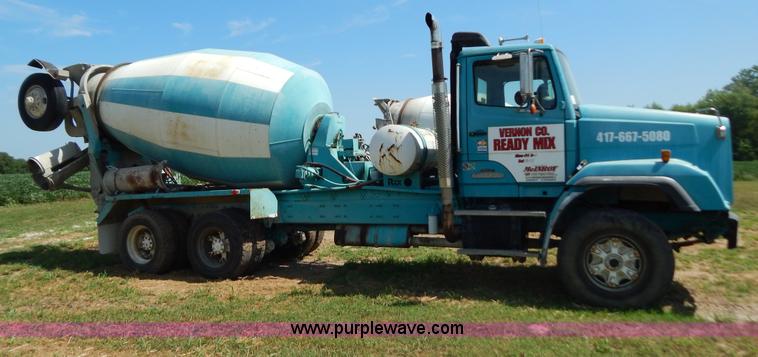 image for item G3495 1990 Freightliner FLC112SD 10 yard concrete mixer