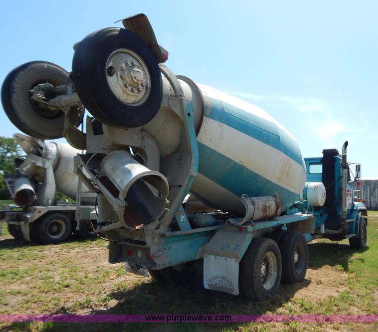 image for item G3495 1990 Freightliner FLC112SD 10 yard concrete mixer