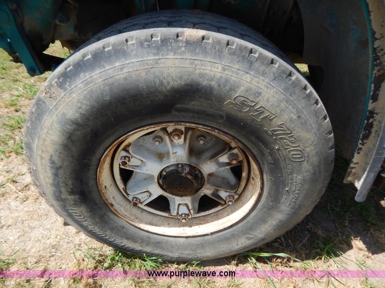 image for item G3495 1990 Freightliner FLC112SD 10 yard concrete mixer