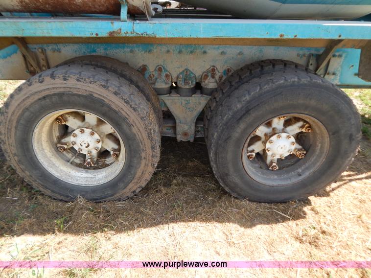 image for item G3495 1990 Freightliner FLC112SD 10 yard concrete mixer