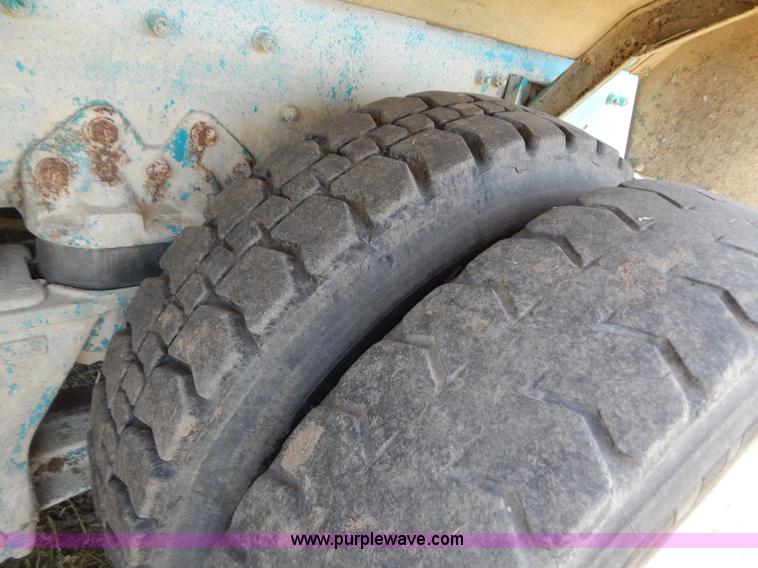 image for item G3495 1990 Freightliner FLC112SD 10 yard concrete mixer