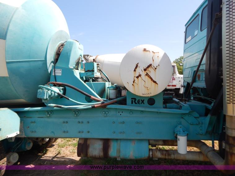 image for item G3495 1990 Freightliner FLC112SD 10 yard concrete mixer