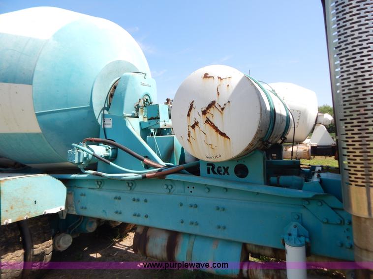 image for item G3495 1990 Freightliner FLC112SD 10 yard concrete mixer