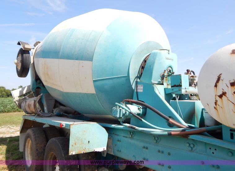image for item G3495 1990 Freightliner FLC112SD 10 yard concrete mixer