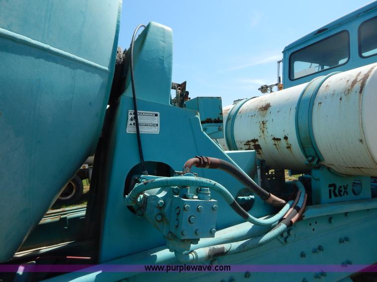 image for item G3495 1990 Freightliner FLC112SD 10 yard concrete mixer