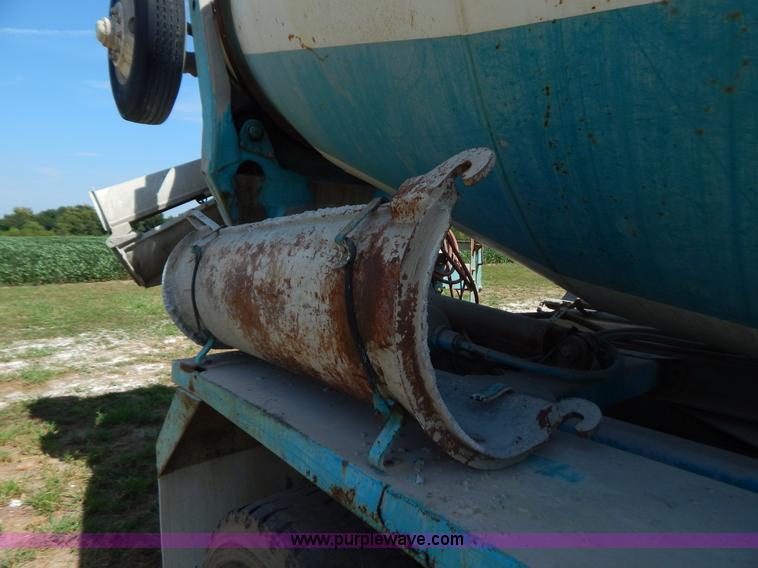 image for item G3495 1990 Freightliner FLC112SD 10 yard concrete mixer