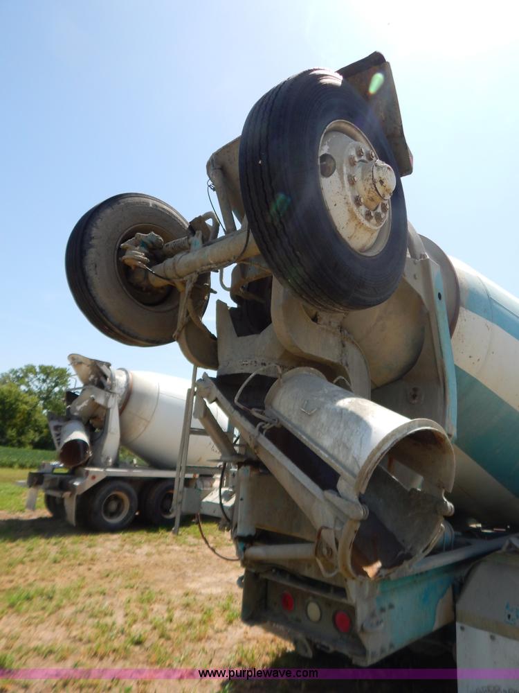 image for item G3495 1990 Freightliner FLC112SD 10 yard concrete mixer