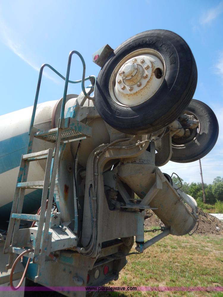 image for item G3495 1990 Freightliner FLC112SD 10 yard concrete mixer