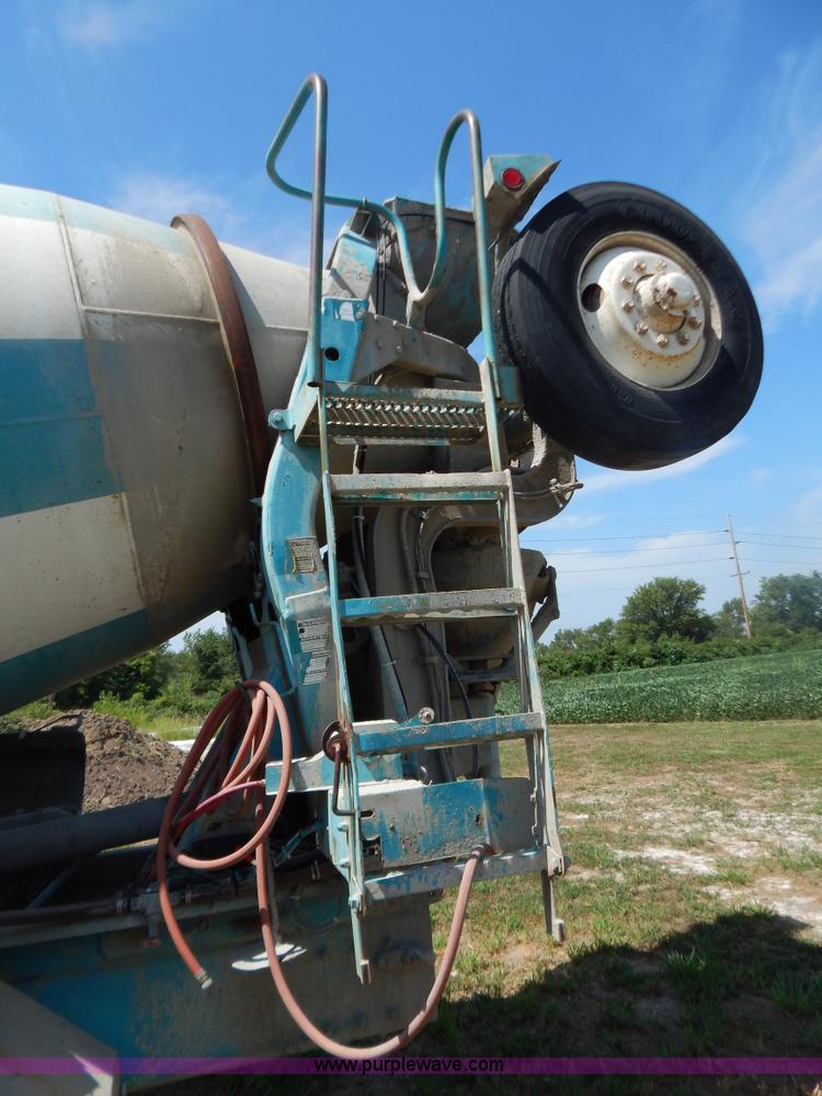 image for item G3495 1990 Freightliner FLC112SD 10 yard concrete mixer