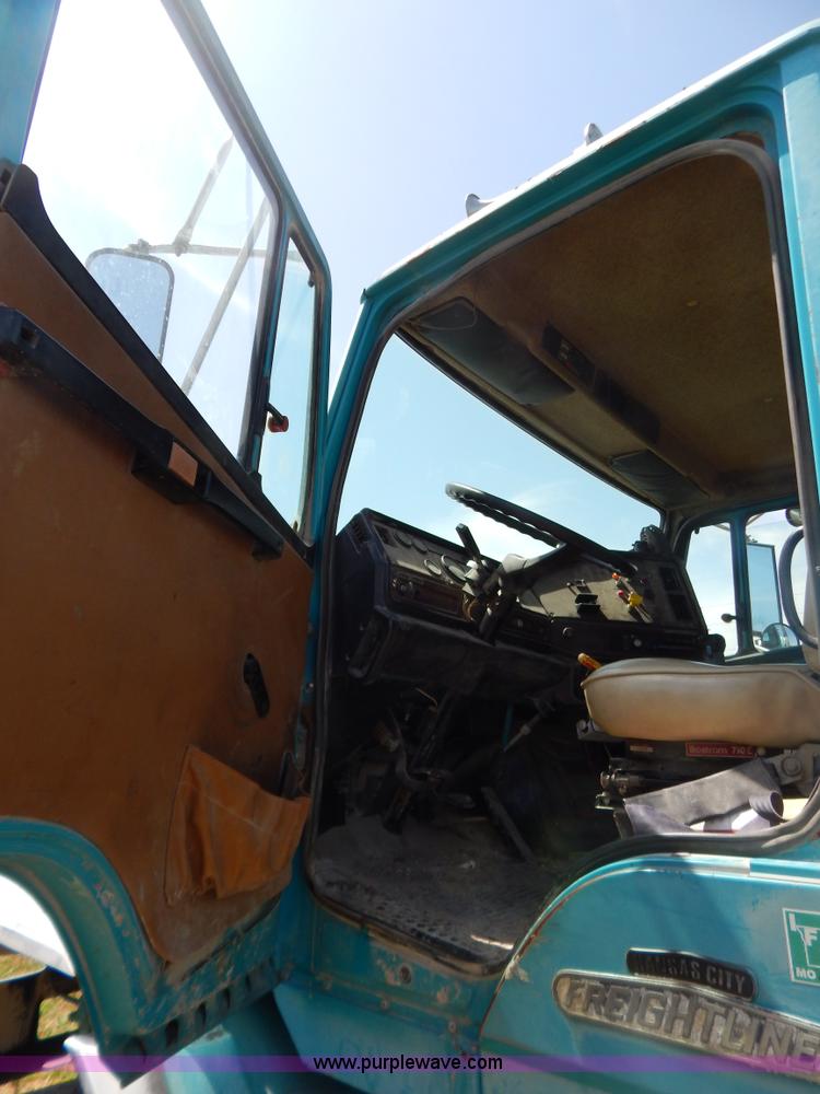 image for item G3495 1990 Freightliner FLC112SD 10 yard concrete mixer