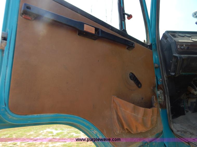 image for item G3495 1990 Freightliner FLC112SD 10 yard concrete mixer