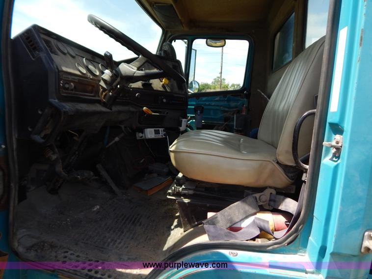 image for item G3495 1990 Freightliner FLC112SD 10 yard concrete mixer