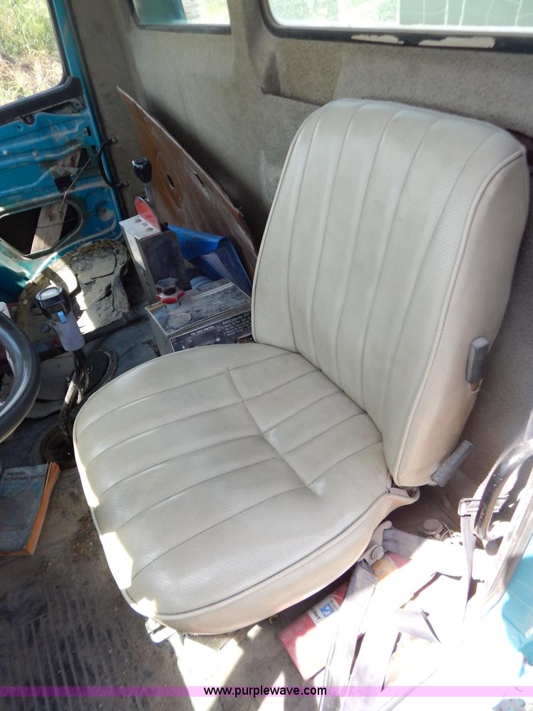 image for item G3495 1990 Freightliner FLC112SD 10 yard concrete mixer