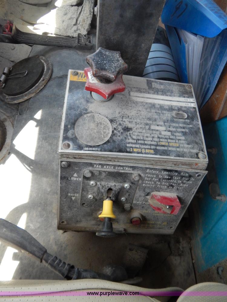 image for item G3495 1990 Freightliner FLC112SD 10 yard concrete mixer