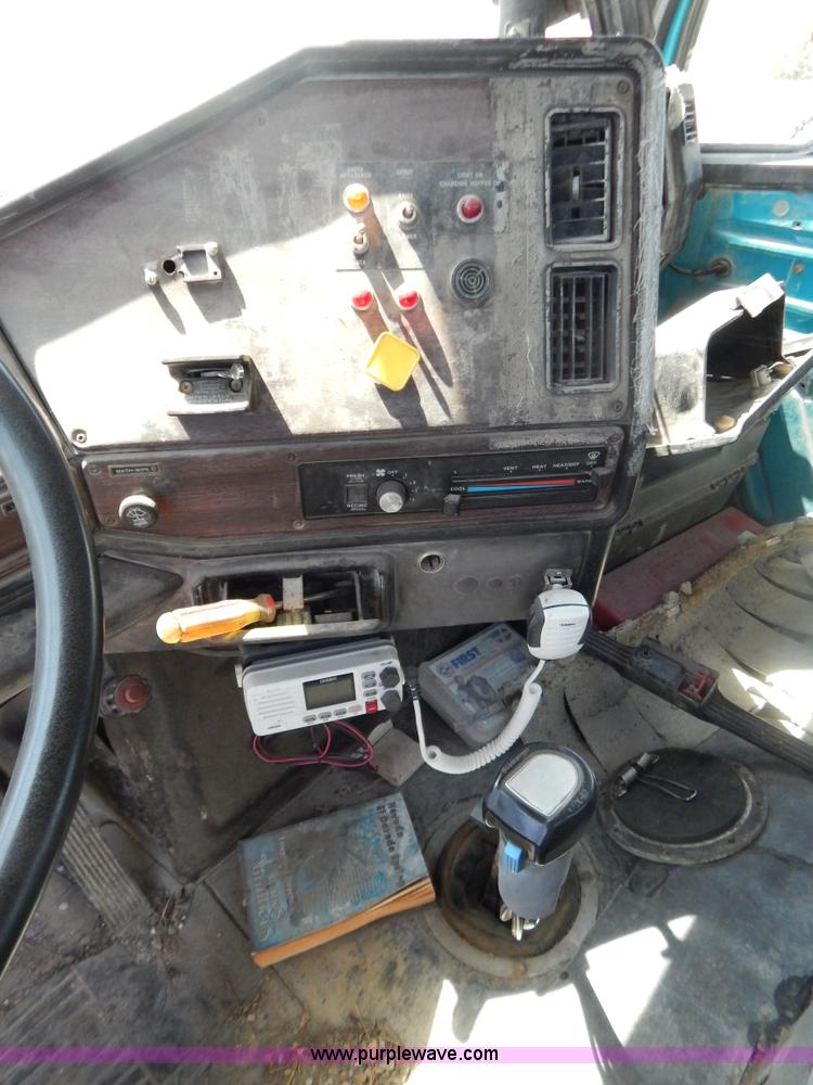 image for item G3495 1990 Freightliner FLC112SD 10 yard concrete mixer