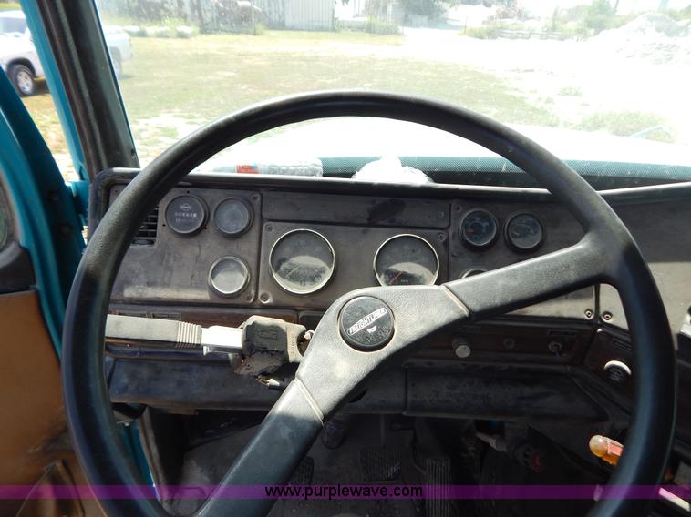 image for item G3495 1990 Freightliner FLC112SD 10 yard concrete mixer