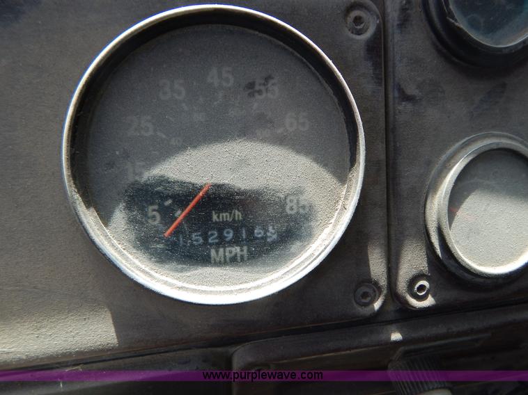 image for item G3495 1990 Freightliner FLC112SD 10 yard concrete mixer