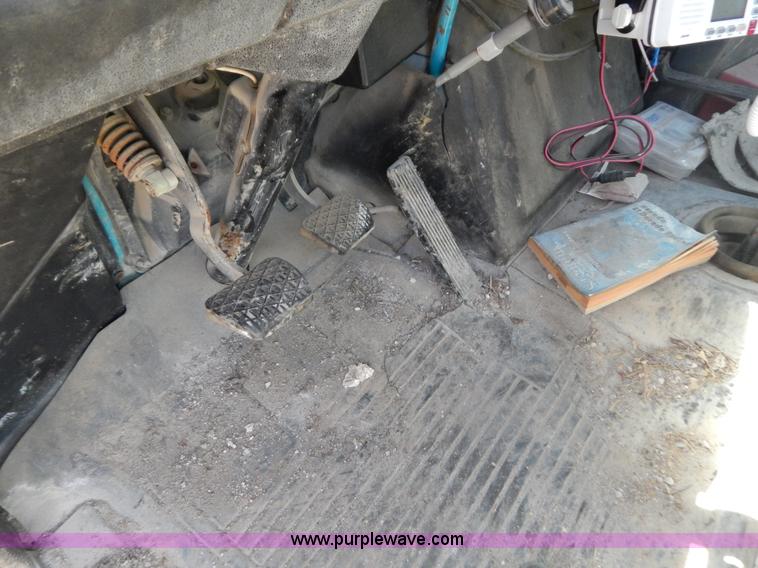 image for item G3495 1990 Freightliner FLC112SD 10 yard concrete mixer