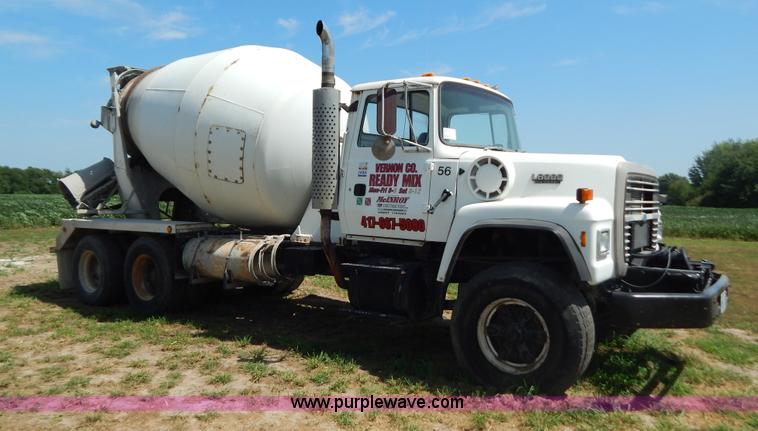 image for item G3496 1993 Ford LT8000 9 cu. yd. concrete mixer