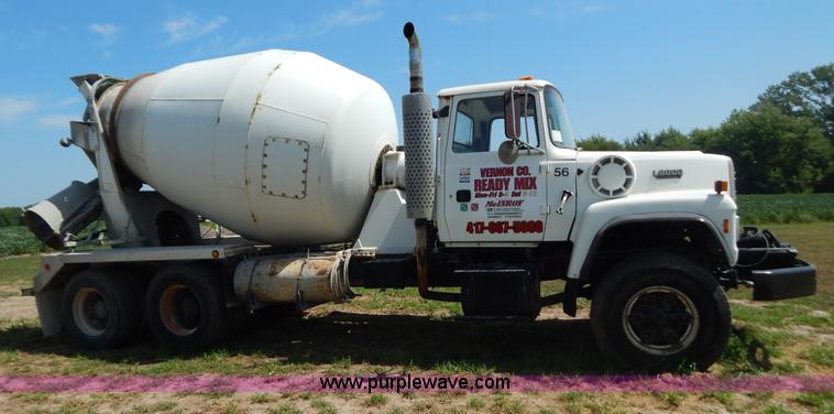 image for item G3496 1993 Ford LT8000 9 cu. yd. concrete mixer