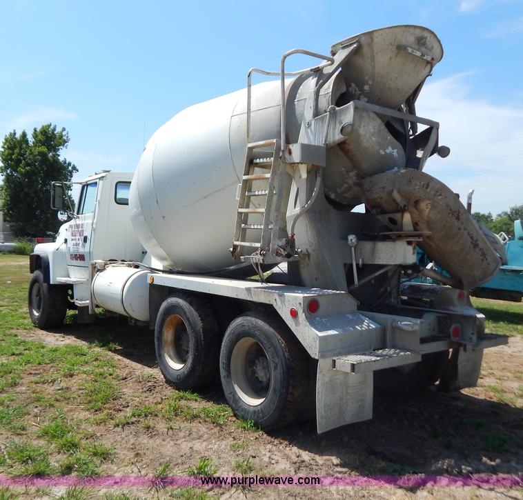 image for item G3496 1993 Ford LT8000 9 cu. yd. concrete mixer