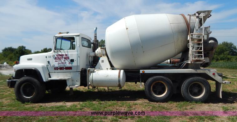 image for item G3496 1993 Ford LT8000 9 cu. yd. concrete mixer