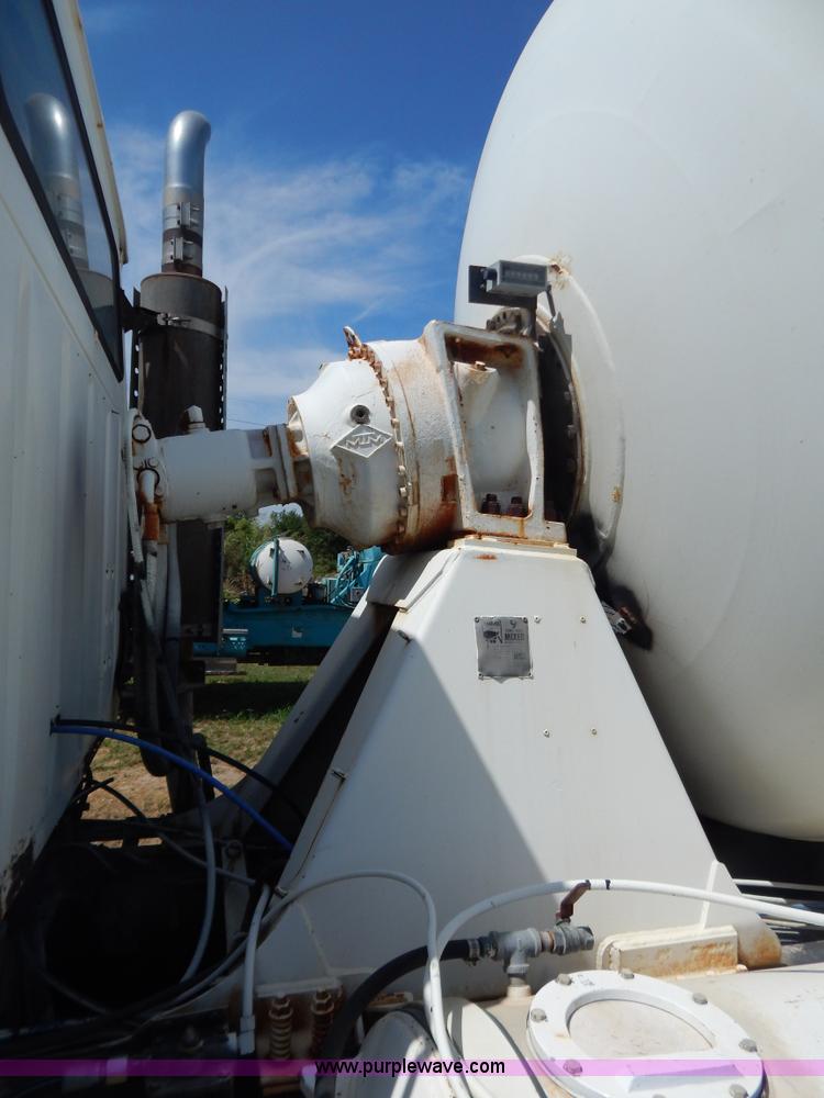 image for item G3496 1993 Ford LT8000 9 cu. yd. concrete mixer