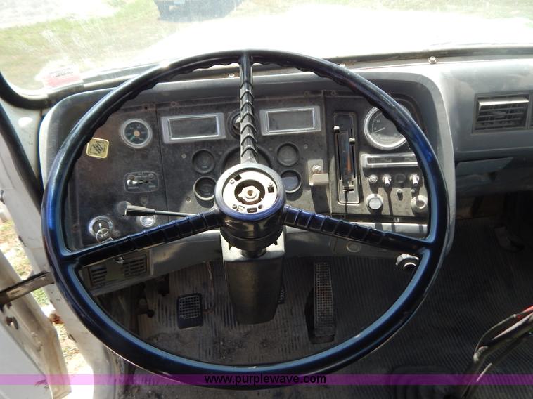 image for item G3496 1993 Ford LT8000 9 cu. yd. concrete mixer