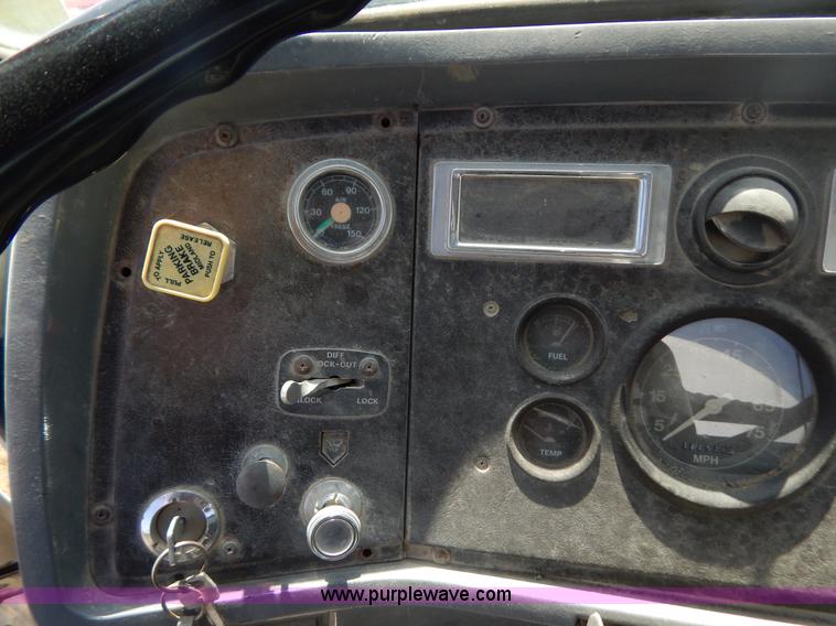 image for item G3496 1993 Ford LT8000 9 cu. yd. concrete mixer