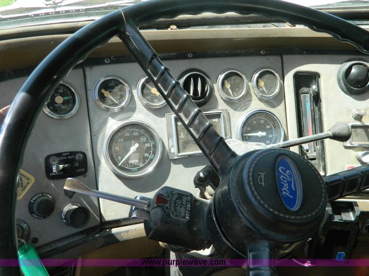 image for item G7876 1988 Ford L9000 AeroMax boom truck