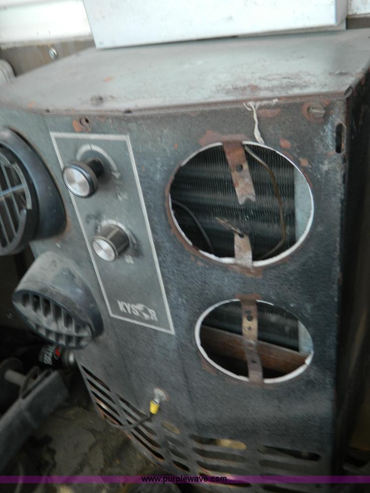 image for item G7876 1988 Ford L9000 AeroMax boom truck