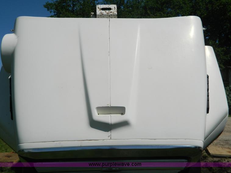 image for item G7876 1988 Ford L9000 AeroMax boom truck