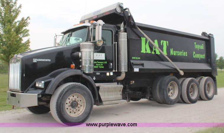 image for item H6606 2006 Kenworth T800B tri-axle dump truck