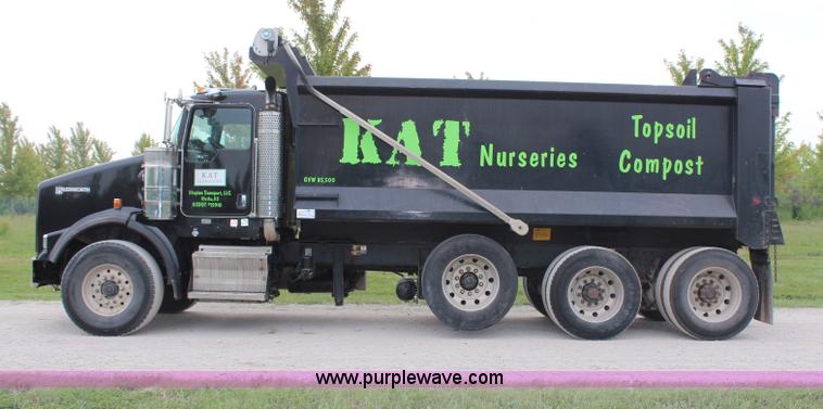 image for item H6606 2006 Kenworth T800B tri-axle dump truck