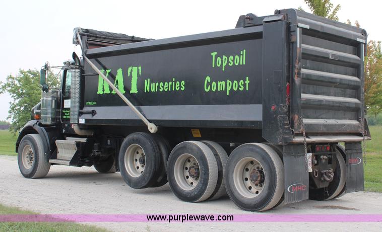 image for item H6606 2006 Kenworth T800B tri-axle dump truck