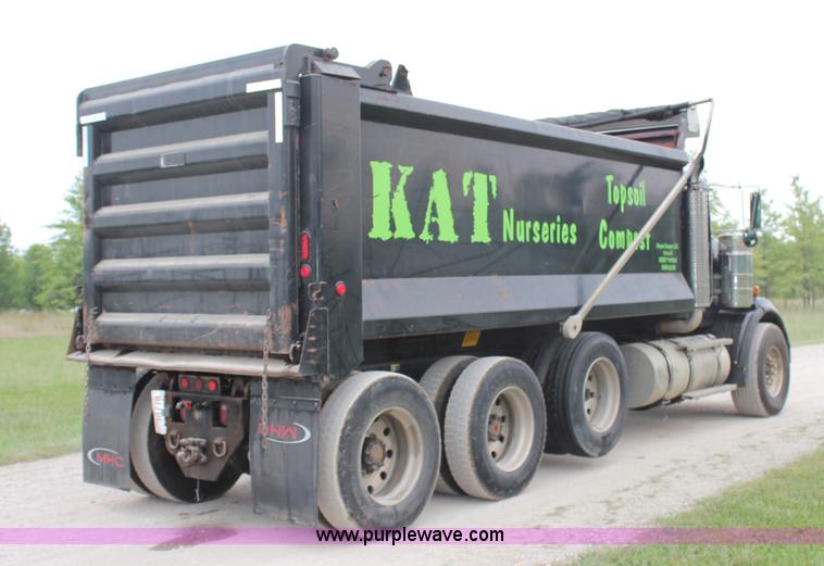image for item H6606 2006 Kenworth T800B tri-axle dump truck