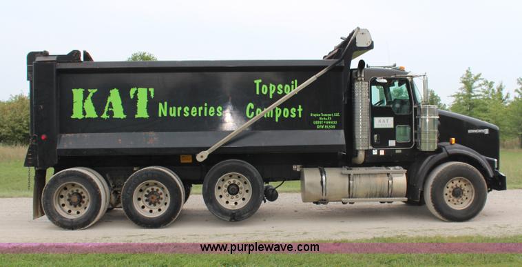 image for item H6606 2006 Kenworth T800B tri-axle dump truck