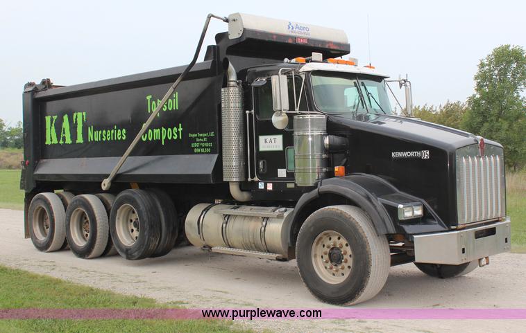 image for item H6606 2006 Kenworth T800B tri-axle dump truck