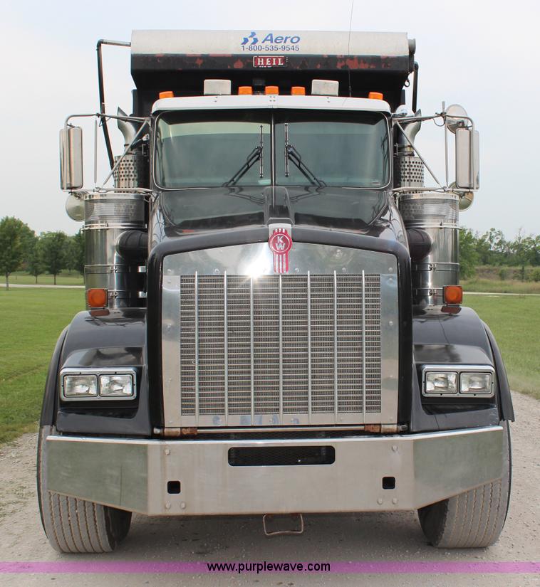 image for item H6606 2006 Kenworth T800B tri-axle dump truck