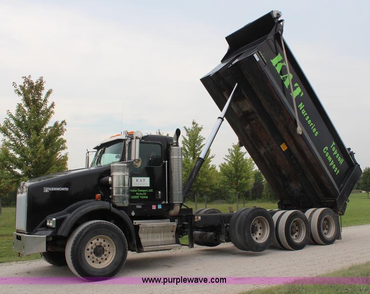 image for item H6606 2006 Kenworth T800B tri-axle dump truck