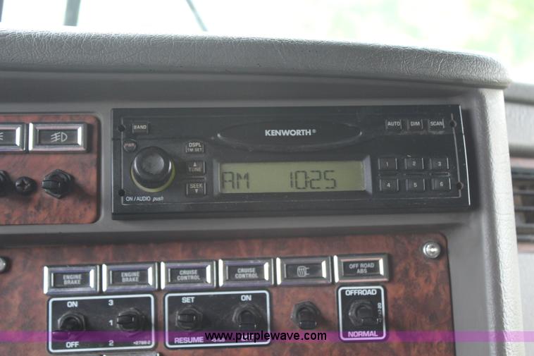 image for item H6606 2006 Kenworth T800B tri-axle dump truck