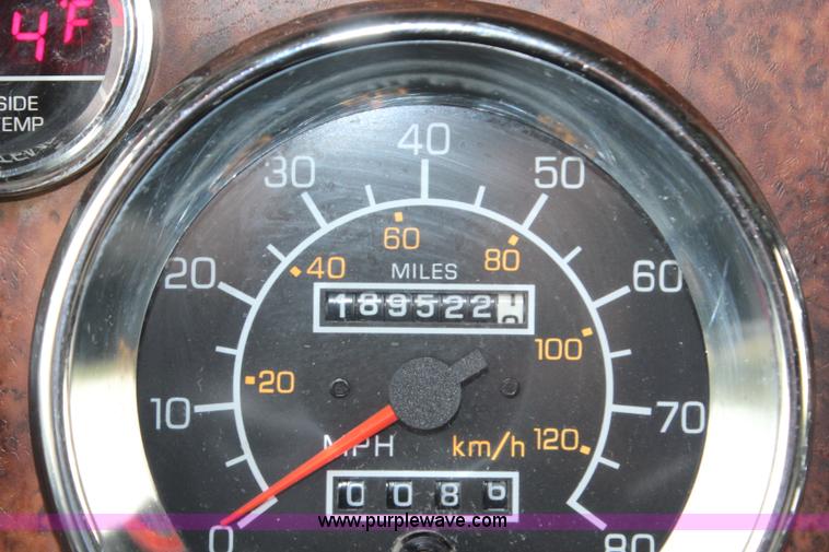 image for item H6606 2006 Kenworth T800B tri-axle dump truck