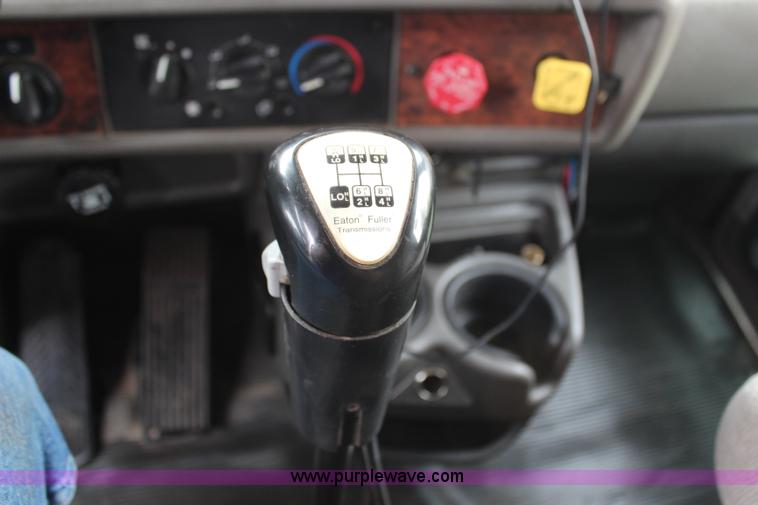 image for item H6606 2006 Kenworth T800B tri-axle dump truck