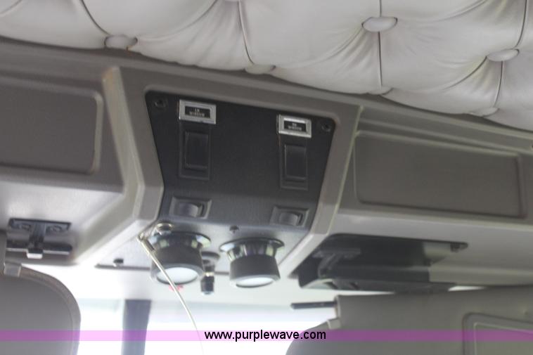 image for item H6606 2006 Kenworth T800B tri-axle dump truck