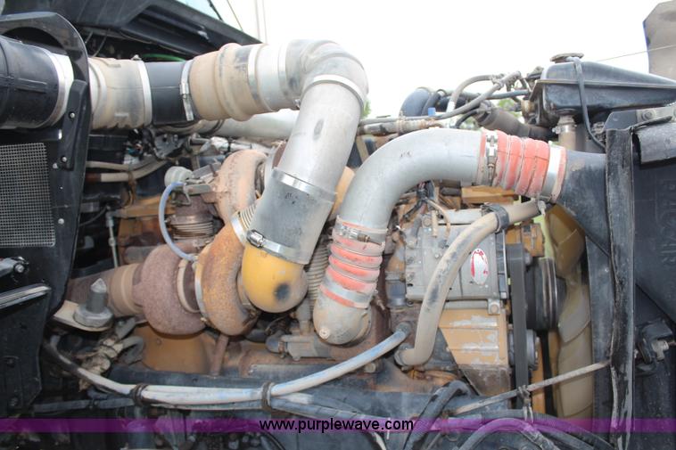 image for item H6606 2006 Kenworth T800B tri-axle dump truck