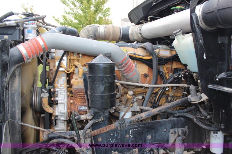 image for item H6606 2006 Kenworth T800B tri-axle dump truck