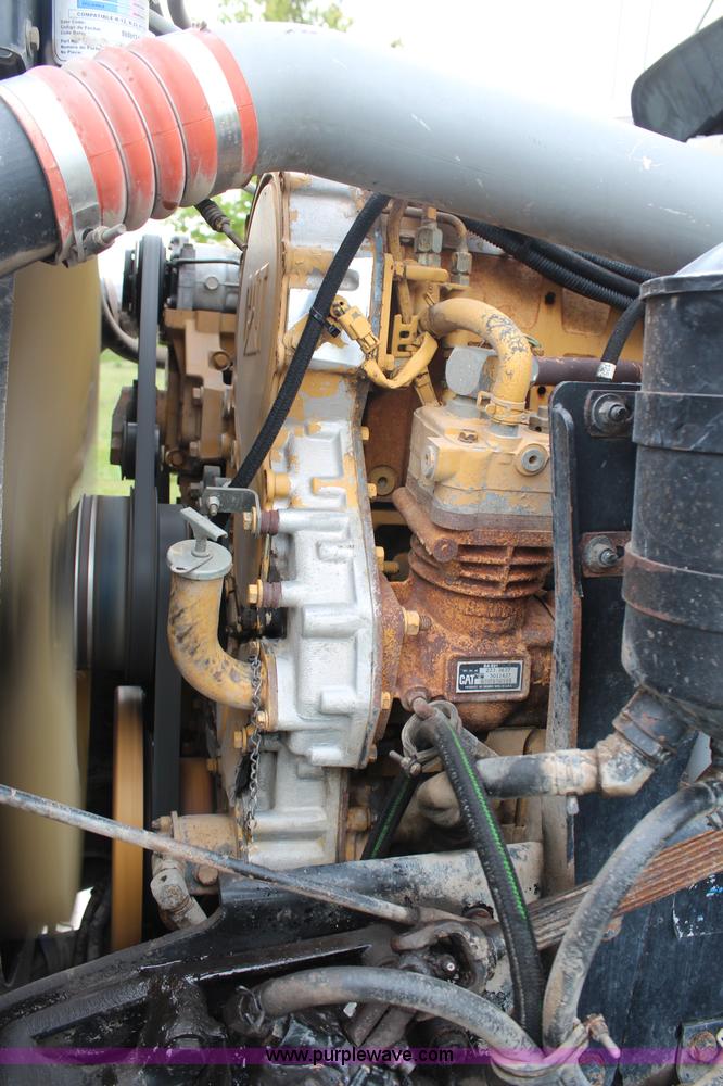 image for item H6606 2006 Kenworth T800B tri-axle dump truck