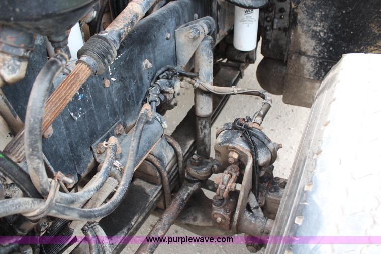 image for item H6606 2006 Kenworth T800B tri-axle dump truck