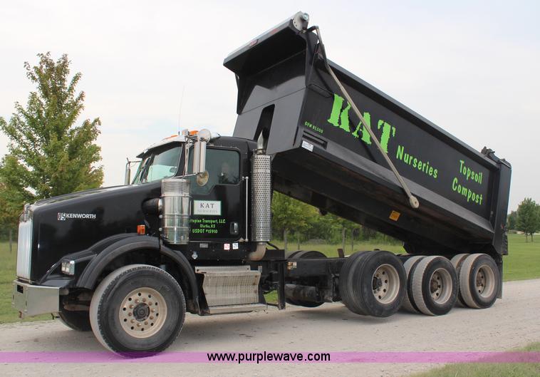 image for item H6606 2006 Kenworth T800B tri-axle dump truck